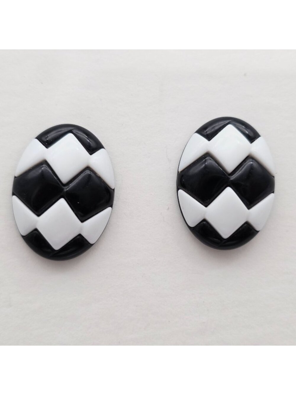 Vintage Black & White Oval UV Reactive Stud Earrings Geometric Chevron Design